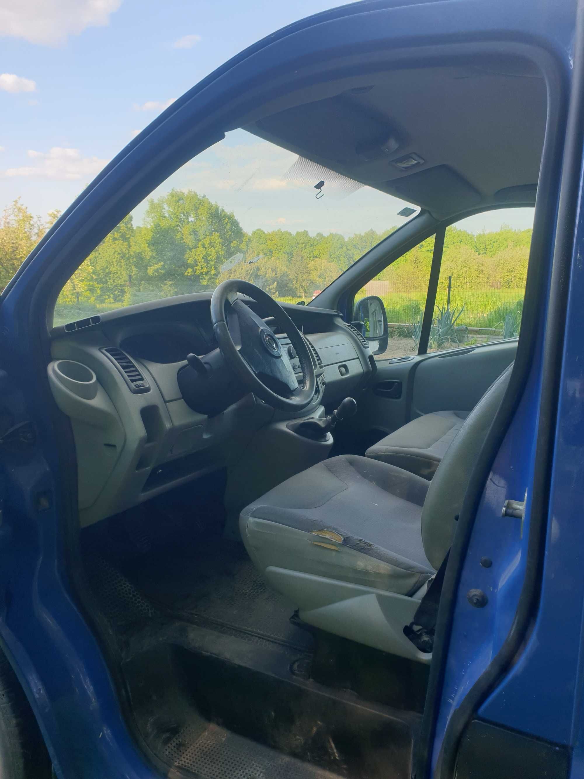 Opel Vivaro 2,5 d L2 140KM hak, po naprawie silnika  po przeglądzie