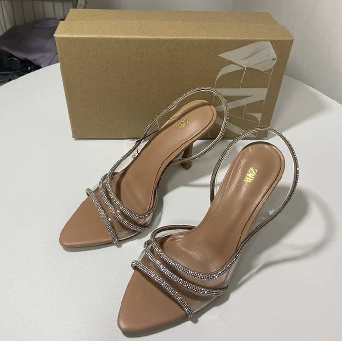 Босоніжки відомого бренду