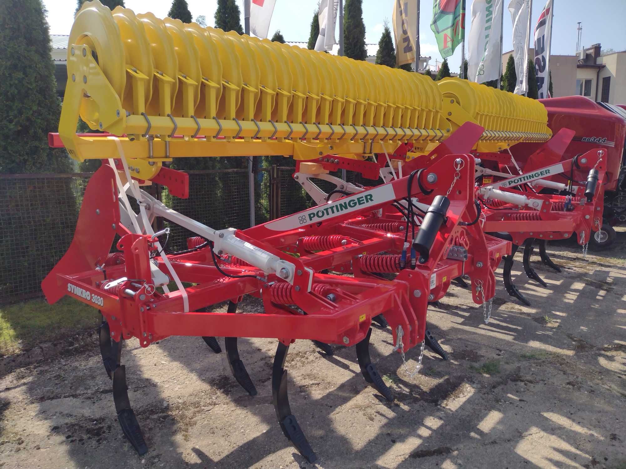 Kultywator podorywkowy SYNKRO 3030 NOVA POTTINGER Grubber