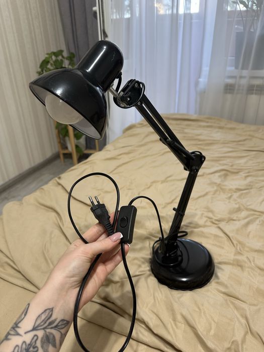 Лампа настільна-сіітильник