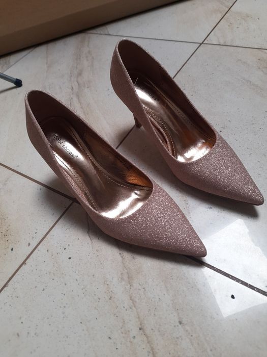 Półbuty sandałki na obcasie r.39