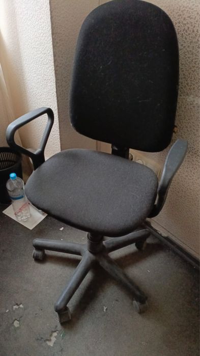 Офисные стулья 12 штку срсиояние хорошее