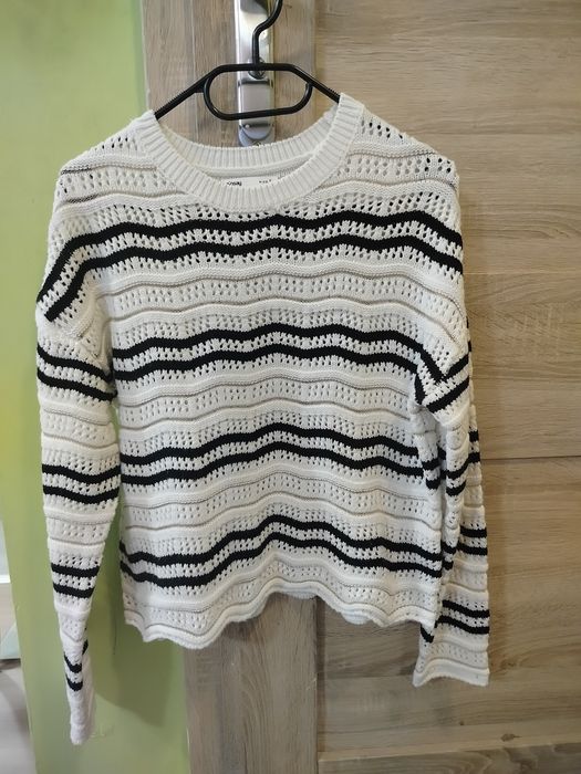 Sweterek ażurowy damski