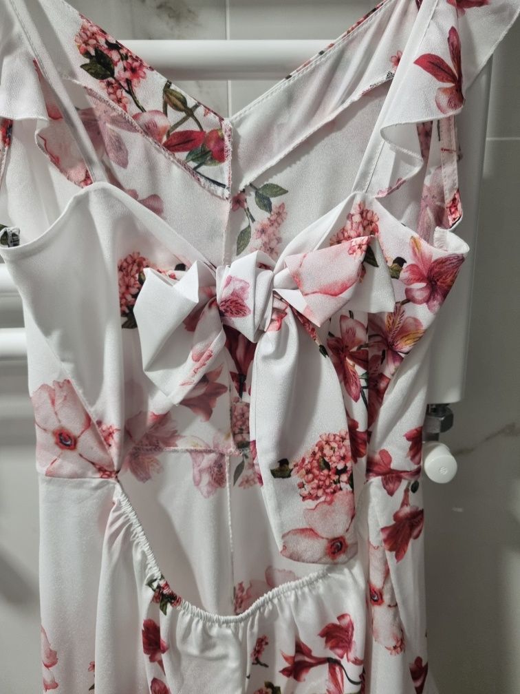 Macacão branco com flores