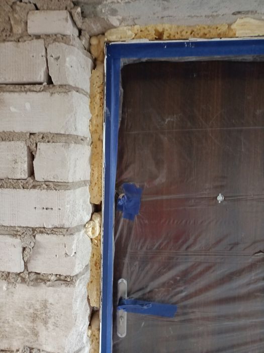 Sprzedam drzwi wewnątrz klatkowe skrzydło + klamka, zamek z kluczem