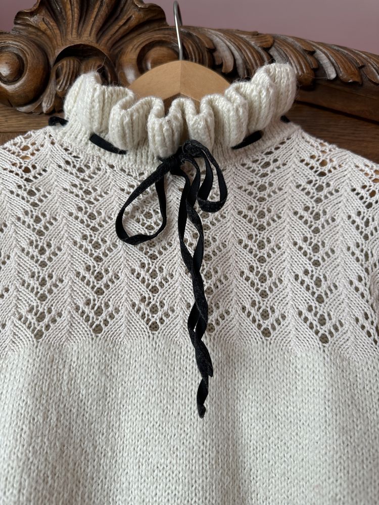 Sweter Zara S/36 kremowy ze stójką