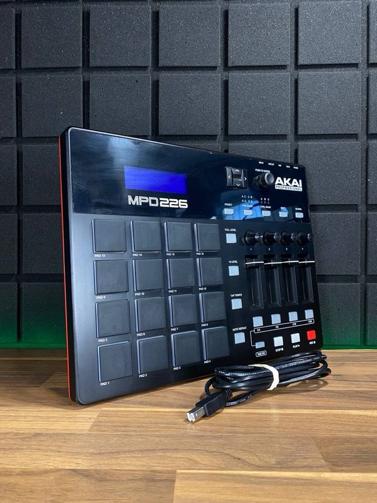 Akai MPD226 Контролер
