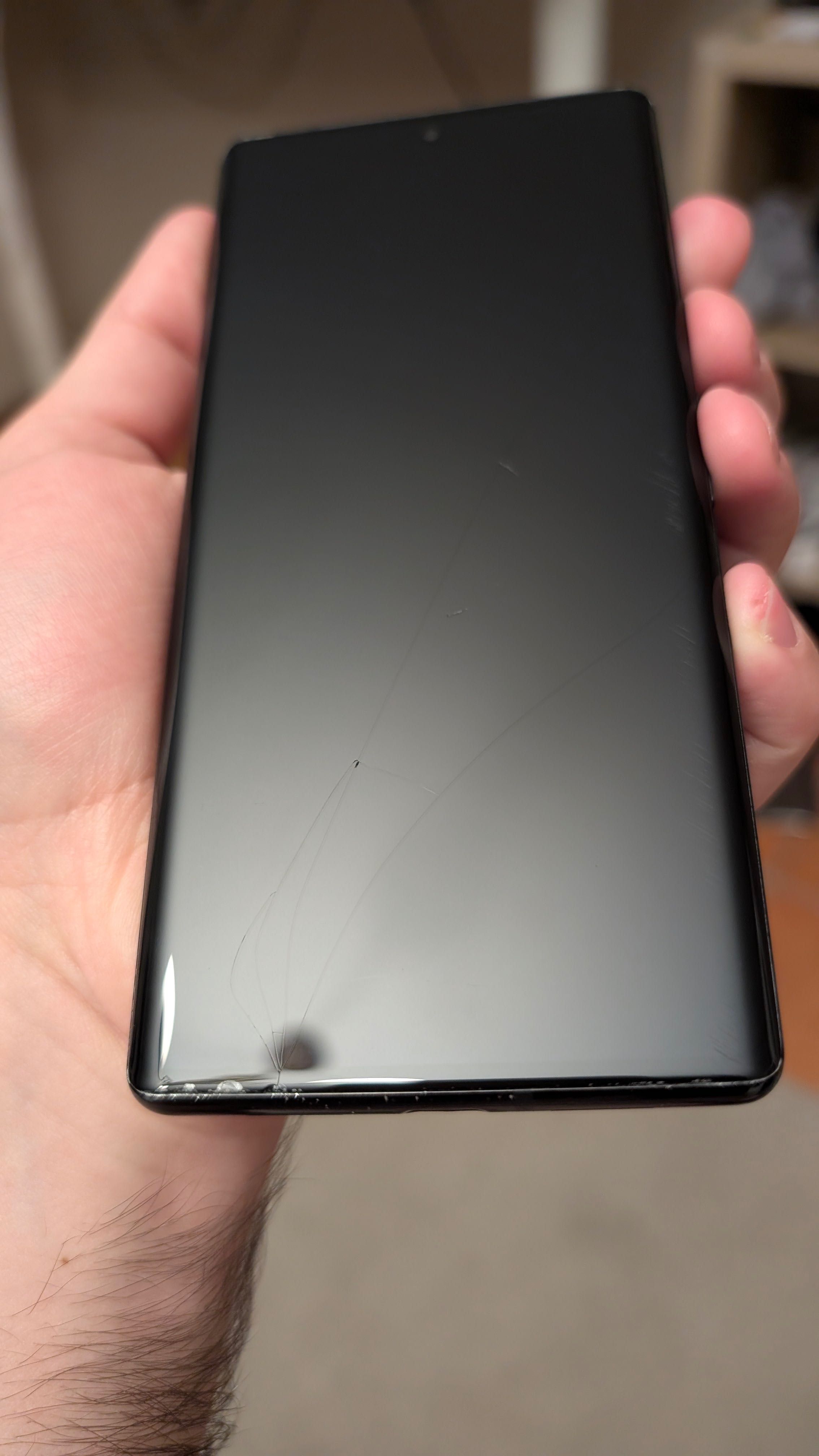 Pixel 6 Pro com vidro rachado
