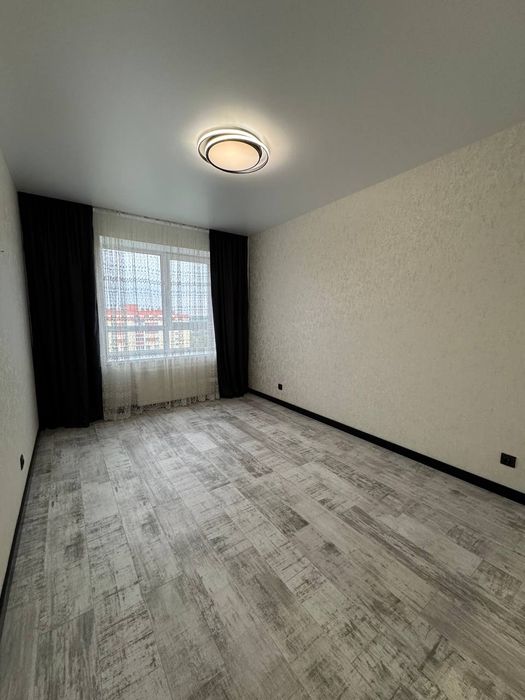 Здається   2к ЖК Віницький
Площа 67кв м
Поверх 9/9 ще є тех поверх
Дор