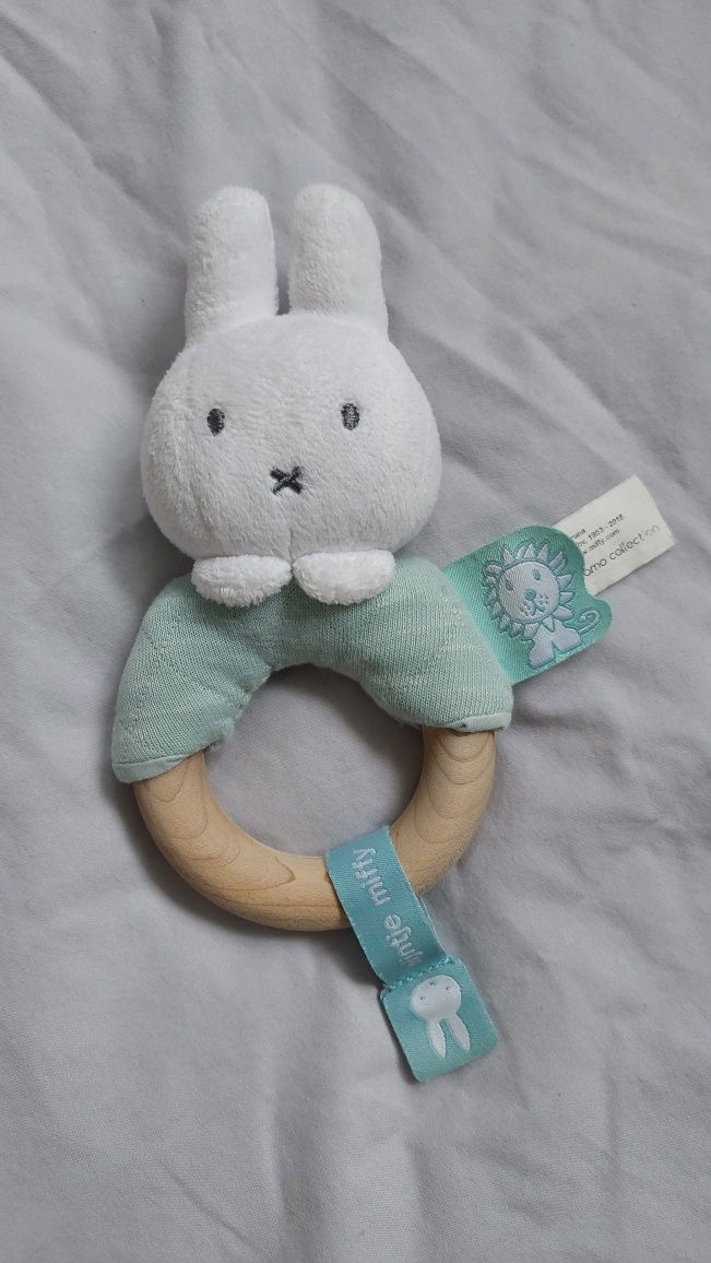 Karuzelka do łóżeczka TIAMO Miffy Safari + grzechotka