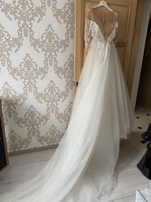 Весільна сукня (розмір М)