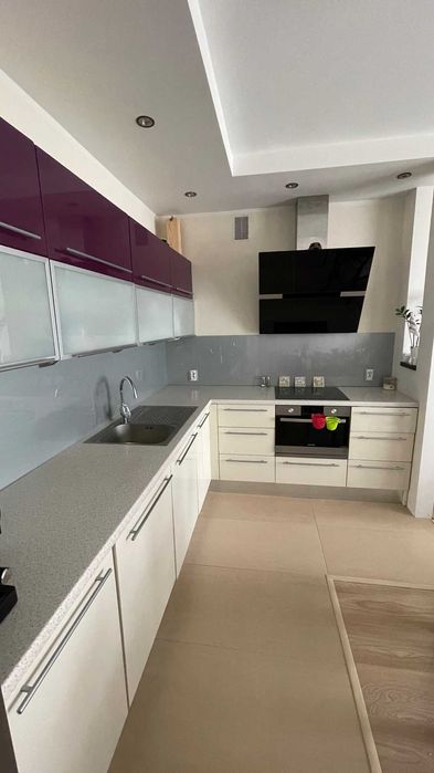 Kuchnia na wymiar L, krem/śliwka, BLUM, blat 38 mm –  rezerwacja