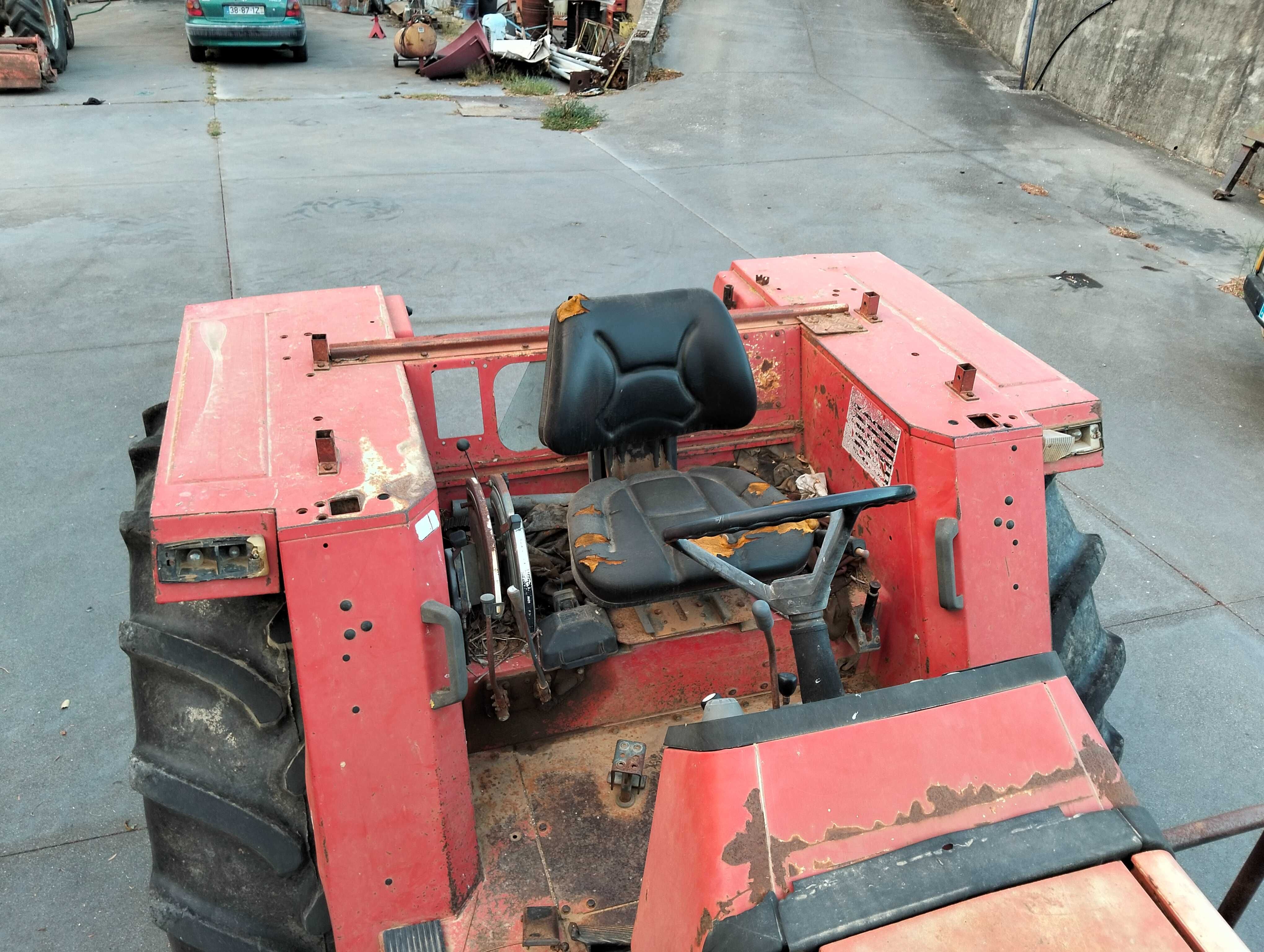 Trator Massey Ferguson 699