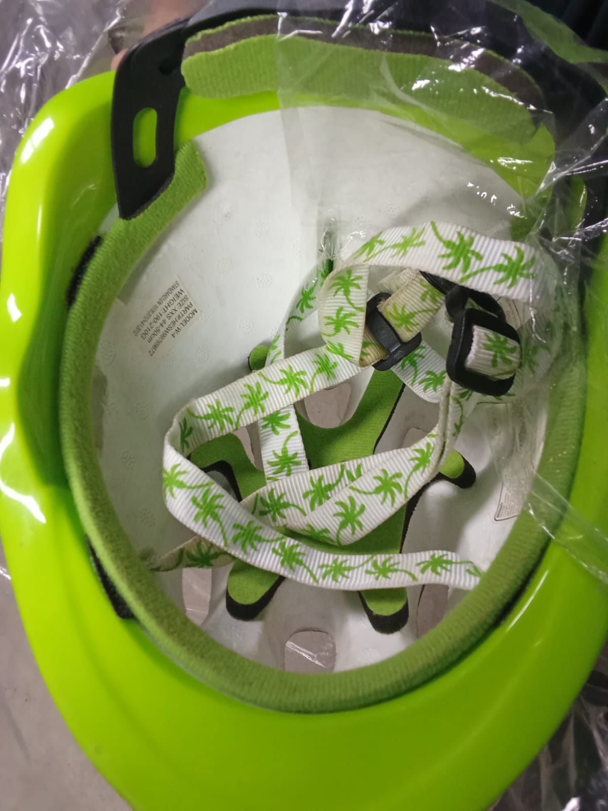 Trotinete criança com capacete