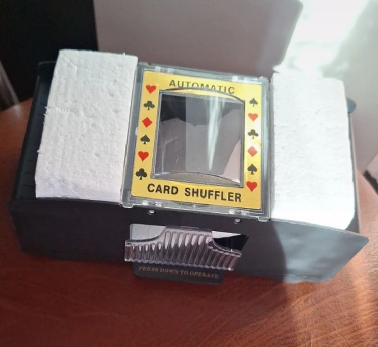 Elektryczna tasowarka kart