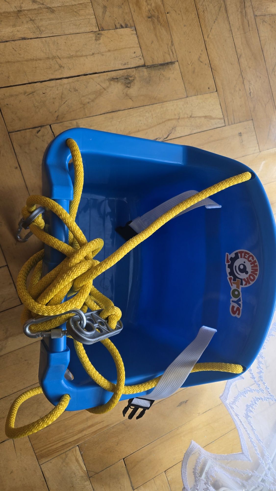 Huśtawka kubełkowa plastikowa niebieska