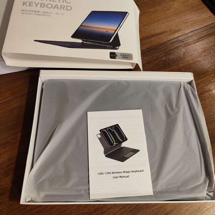 Magnetyczna klawiatura z etui do iPad Pro 11" (2024) – Dux Ducis