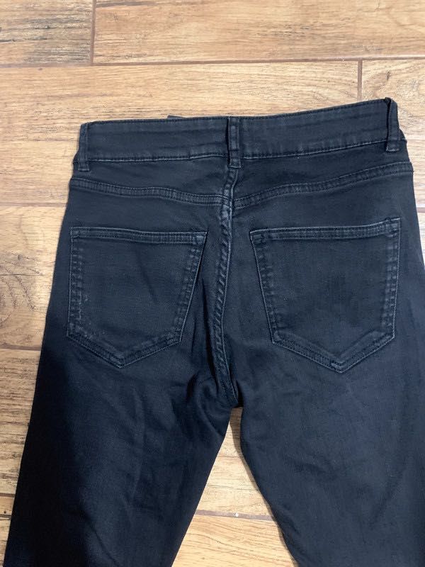 H&M jeansy spodnie czarne rurki dziury z dziurami dżins sprawny