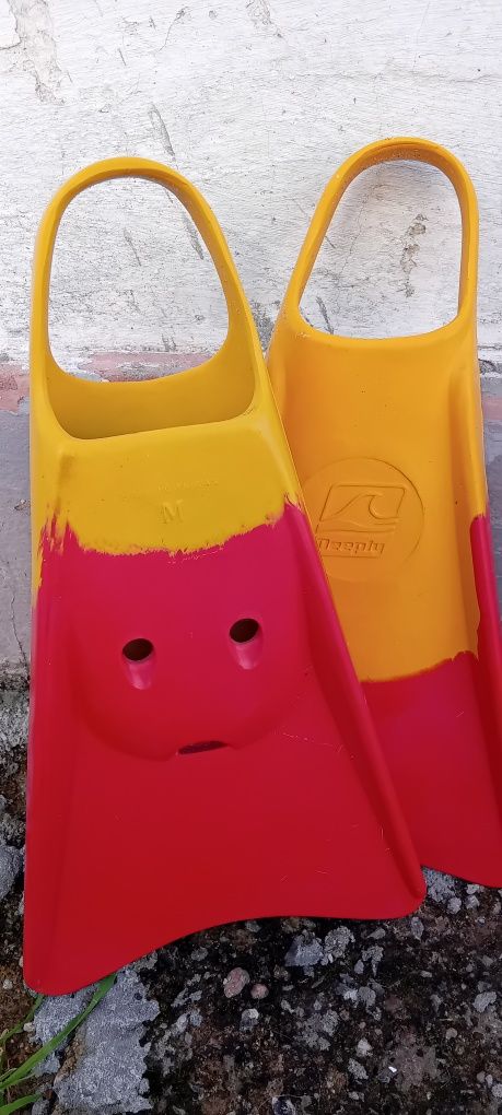 Vendo pés de pato M