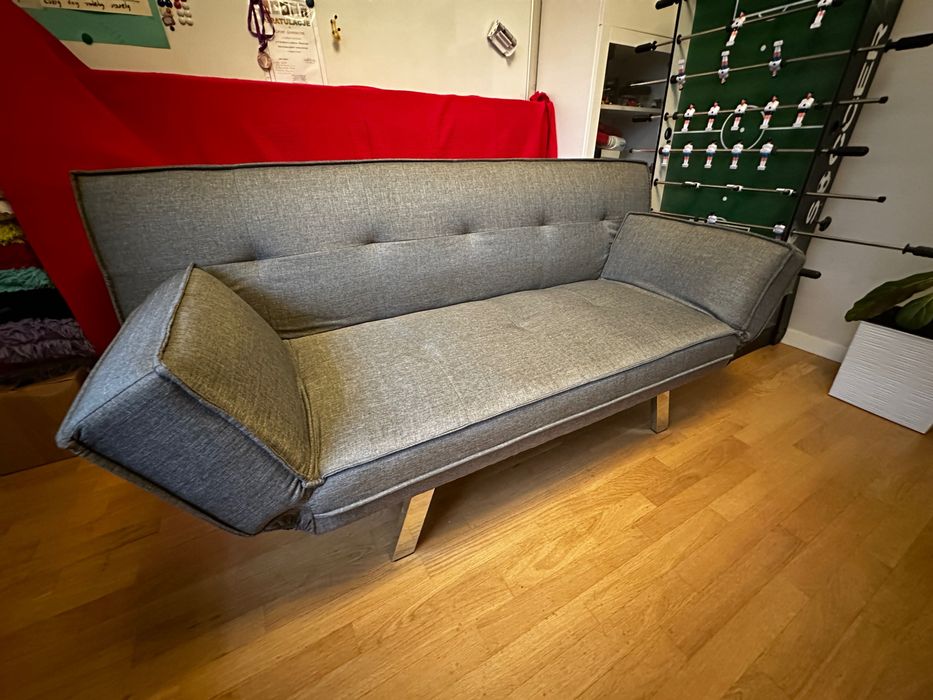 Mała zgrabna rozkładana sofa 84x180x93/106 Idealna do małych pokoi