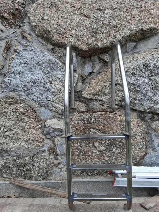 Escada de piscina em inox