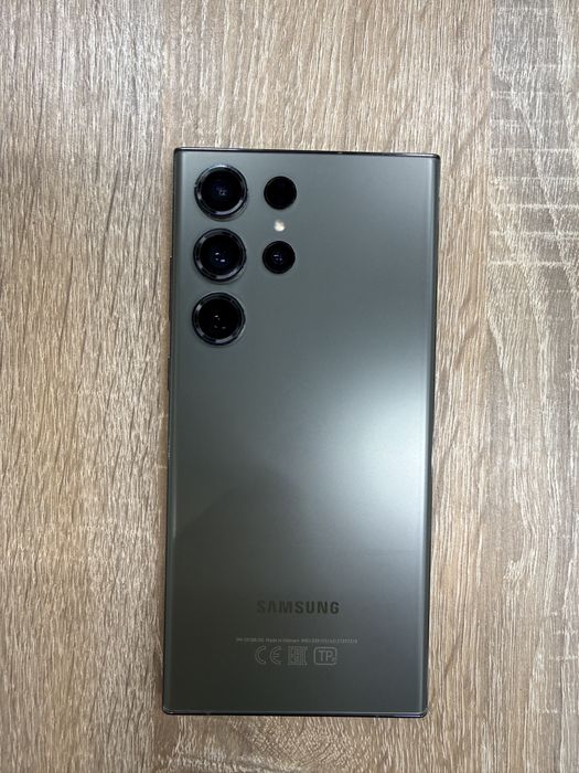 Продам Samsung Galaxy S23 Ultra 12/512