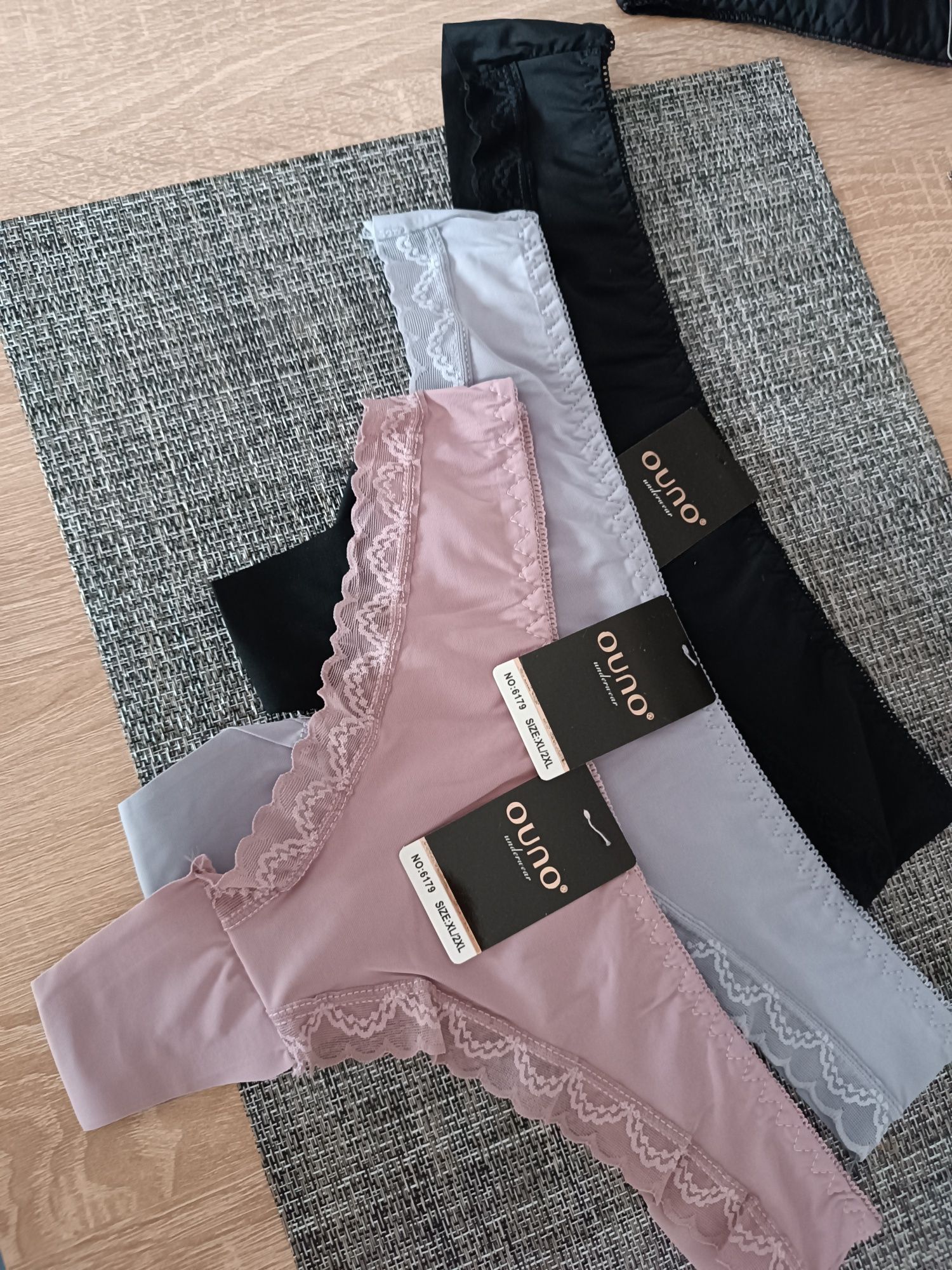 Stringi damskie nowe