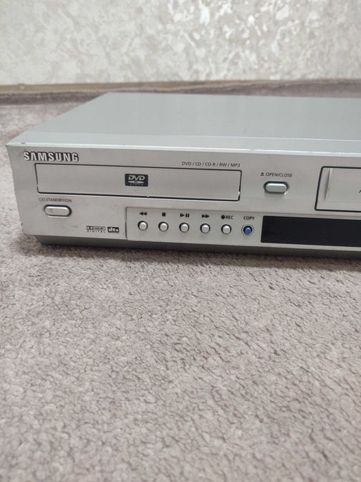 Видеомагнитофон + DVD плейер Samsung