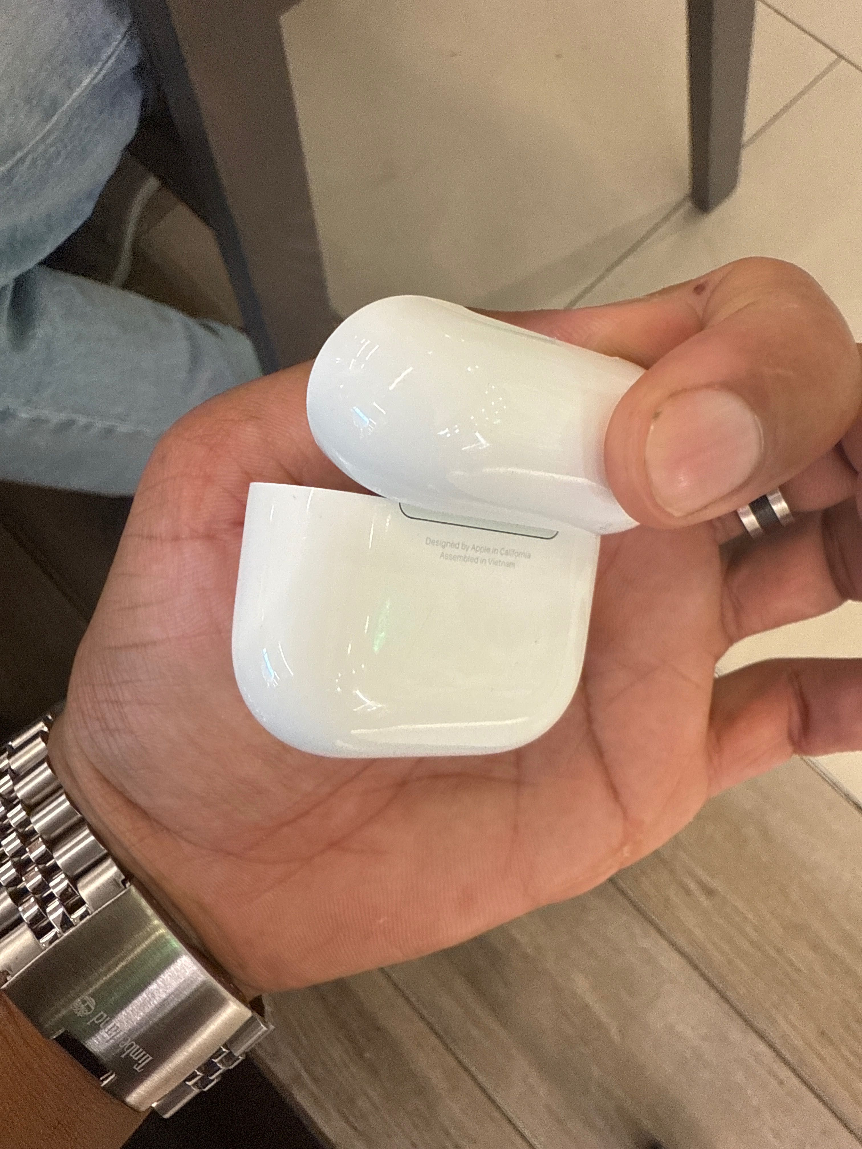 Airpods 4 anc box