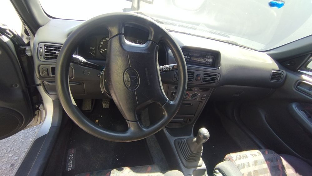 Toyota Corolla cinco lugares