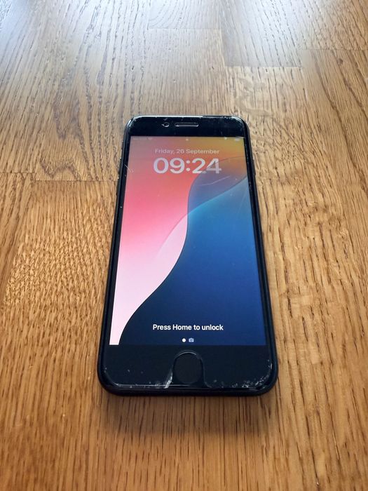 iPhone SE 2022 64GB czarny, sprawne FaceID, gotowy do użycia