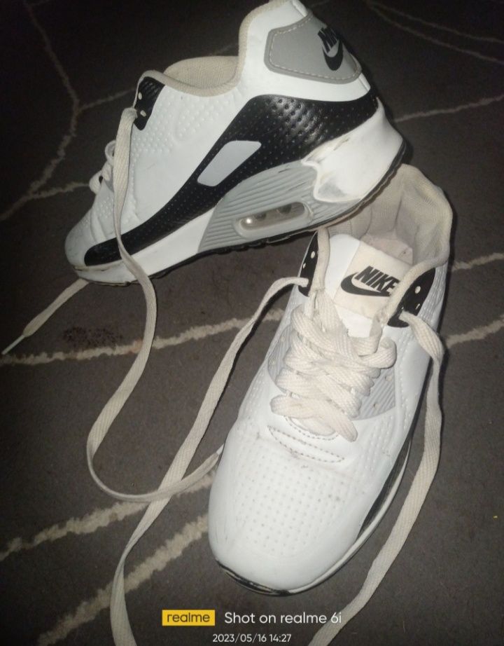 Buty białe Nike 37