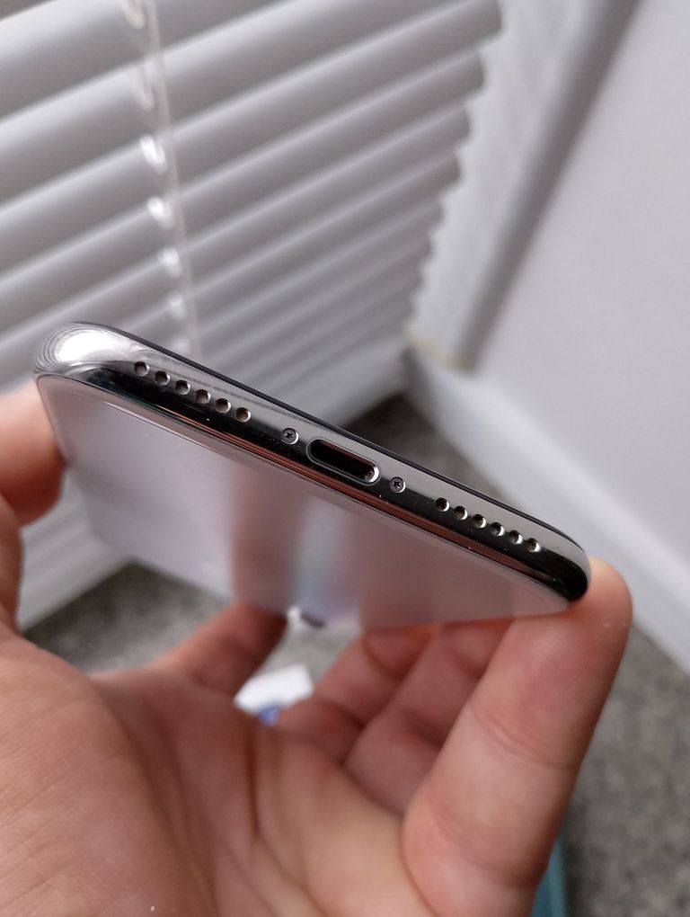 Продам iPhone 10.64gb.