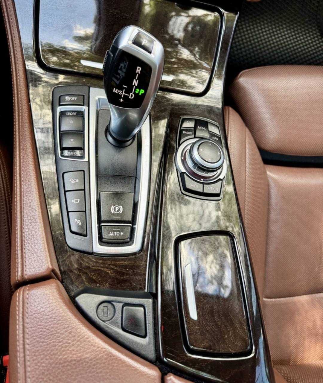BMW 550i 2011 рік