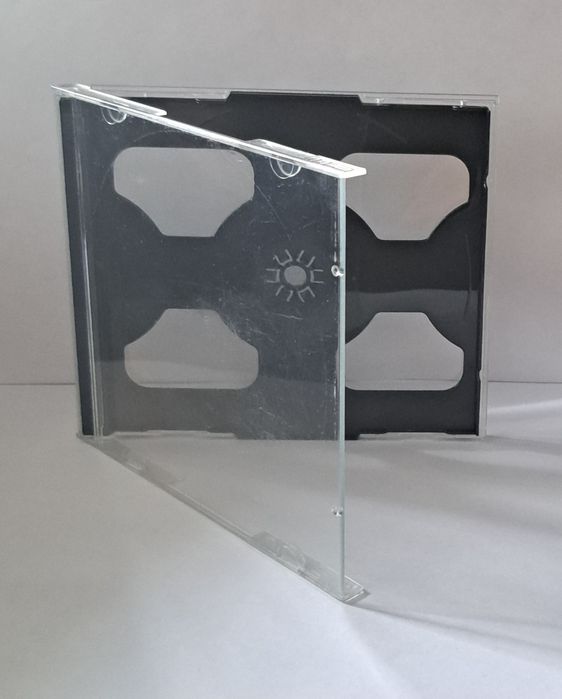 Pudełko na płyty CD/ DVD.