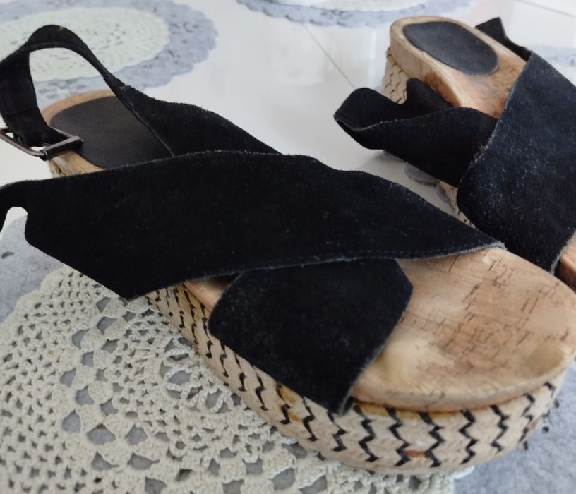 Sandały damskie na koturnie szerokie. Rozmiar 39