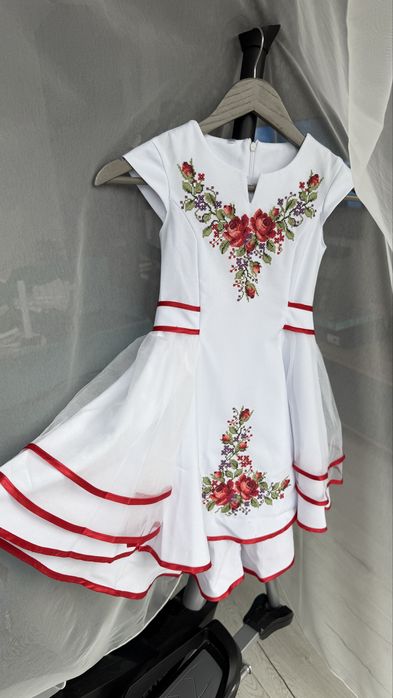 Сукня вишивана святкова для дівчинки зріст 122 см