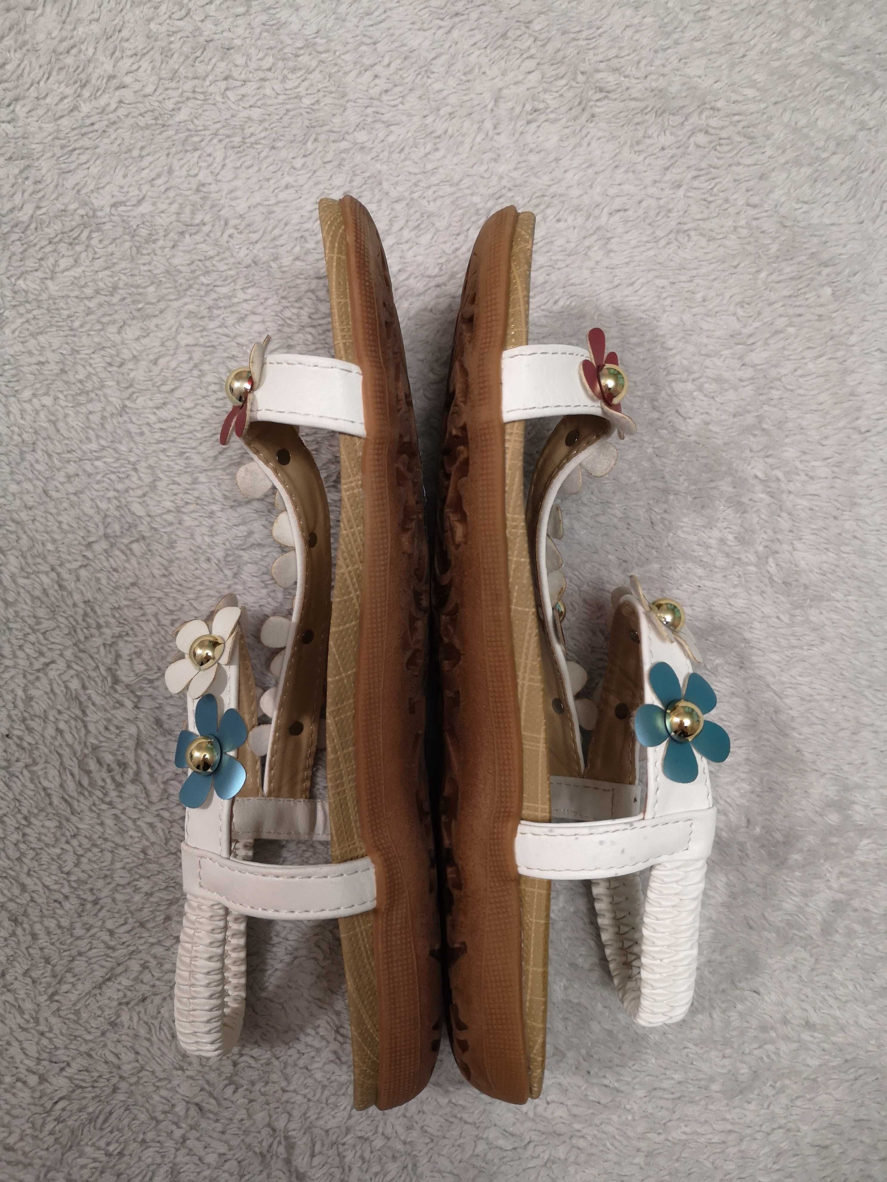 Nowe białe sandały japonki w kwiatki kwiaty Lunar Kids 33