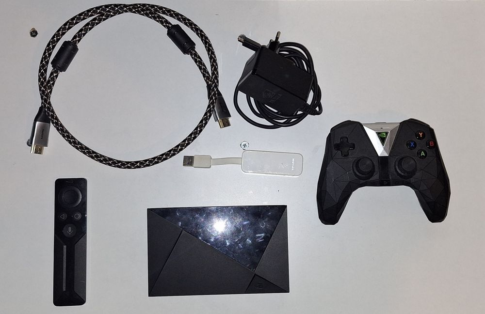 NVIDIA Shield TV 16GB 4K HDR + Comando + Comando Gaming