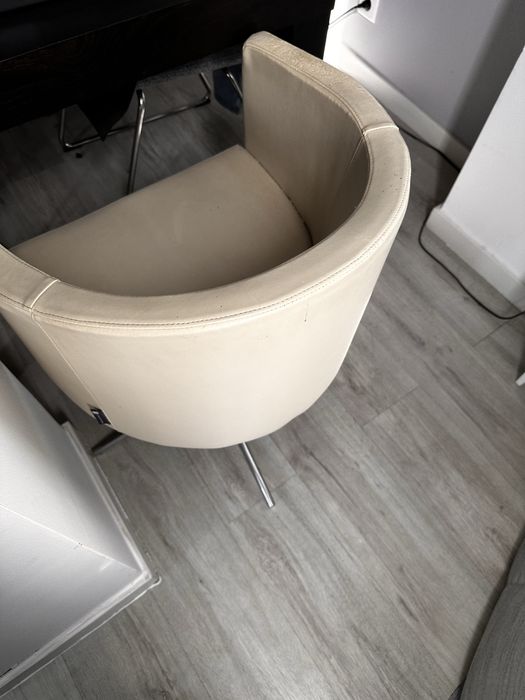 4 Cadeiras de design contemporâneo da ÁREA