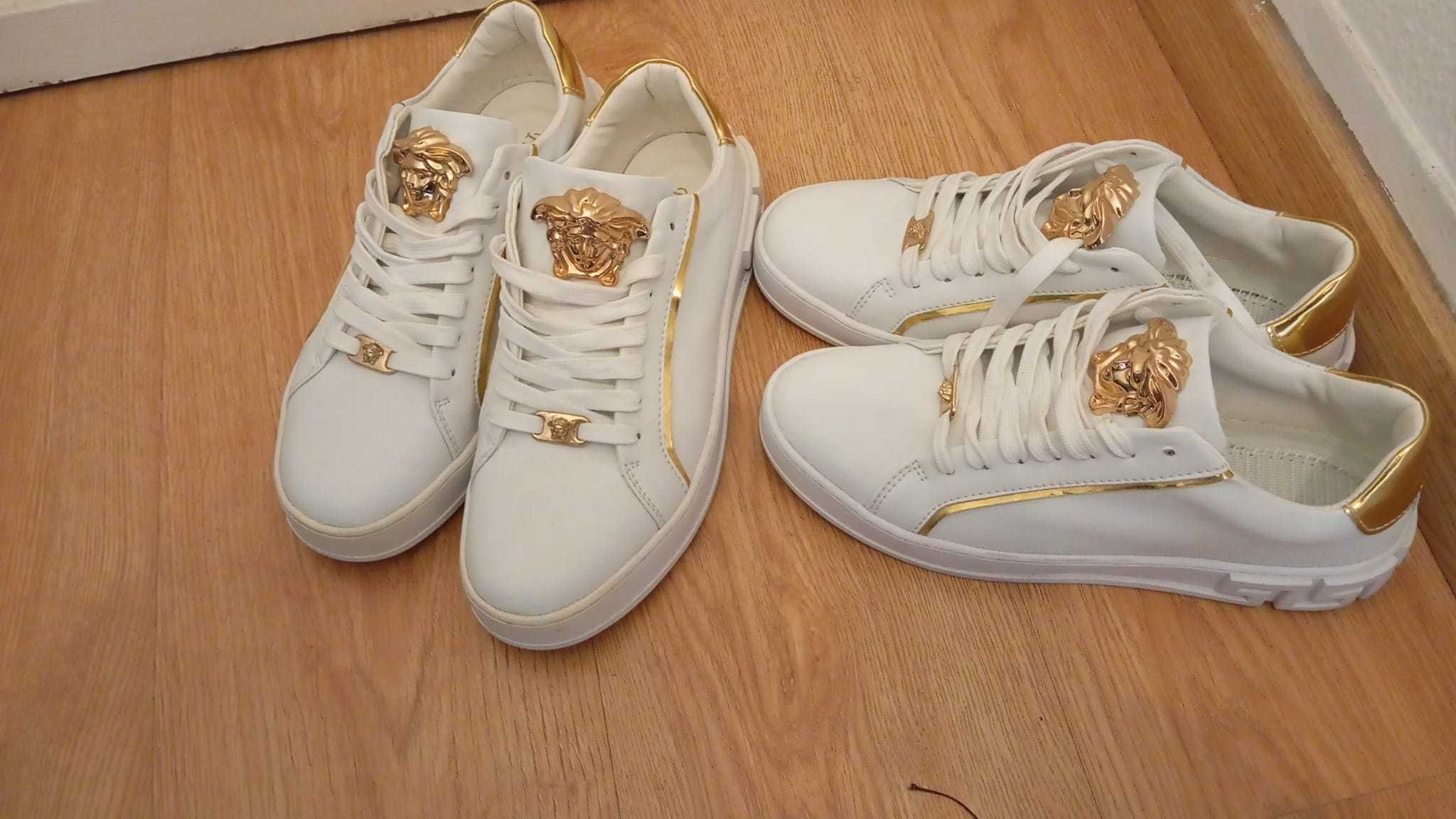 Vendo dois sapatos