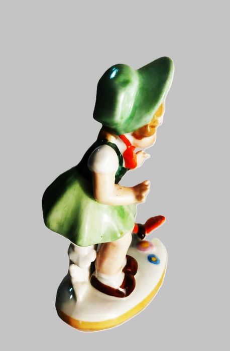 Статуэтка Девочка и бабочка. Германия