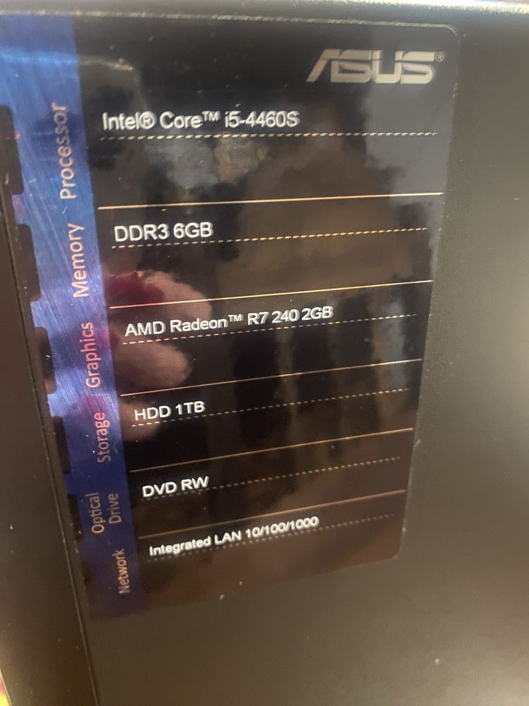 Computador ASUS torre.
