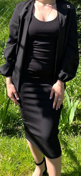 Чорна сукня в рубчик