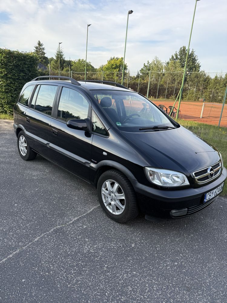 Zafira 1,8 benz z Niemiec 7 miejsc 0 rdzy 100% serwis hak