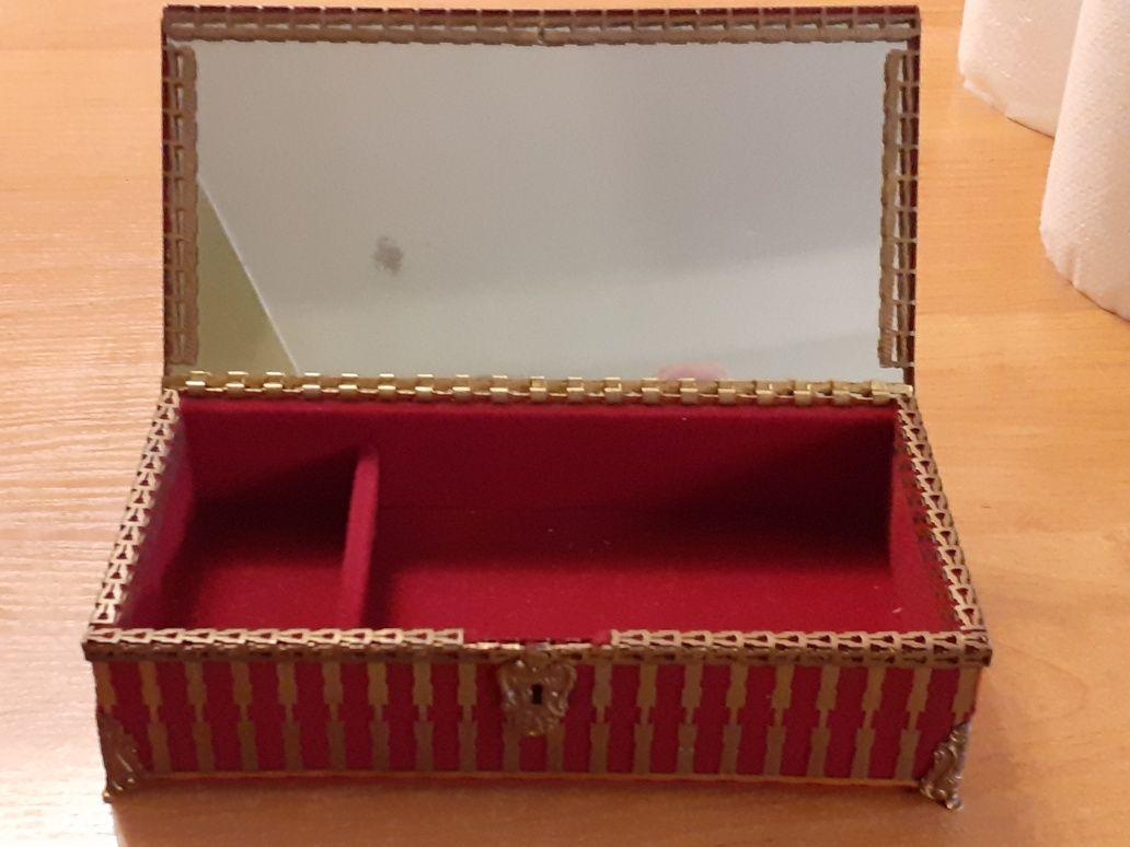 Mała szkatułka na biżuterię 22×12×6 cm