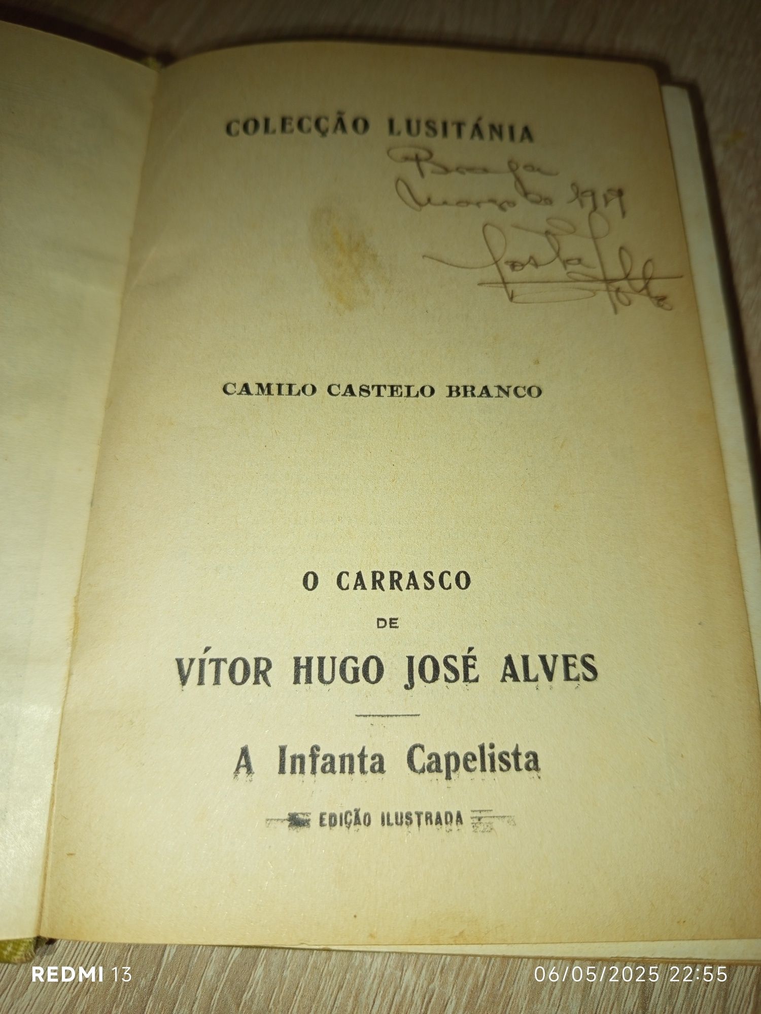 Livro antigo O Carrasco, de Camilo Castelo Branco