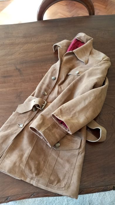 Casaco em pele camurça tipo safari