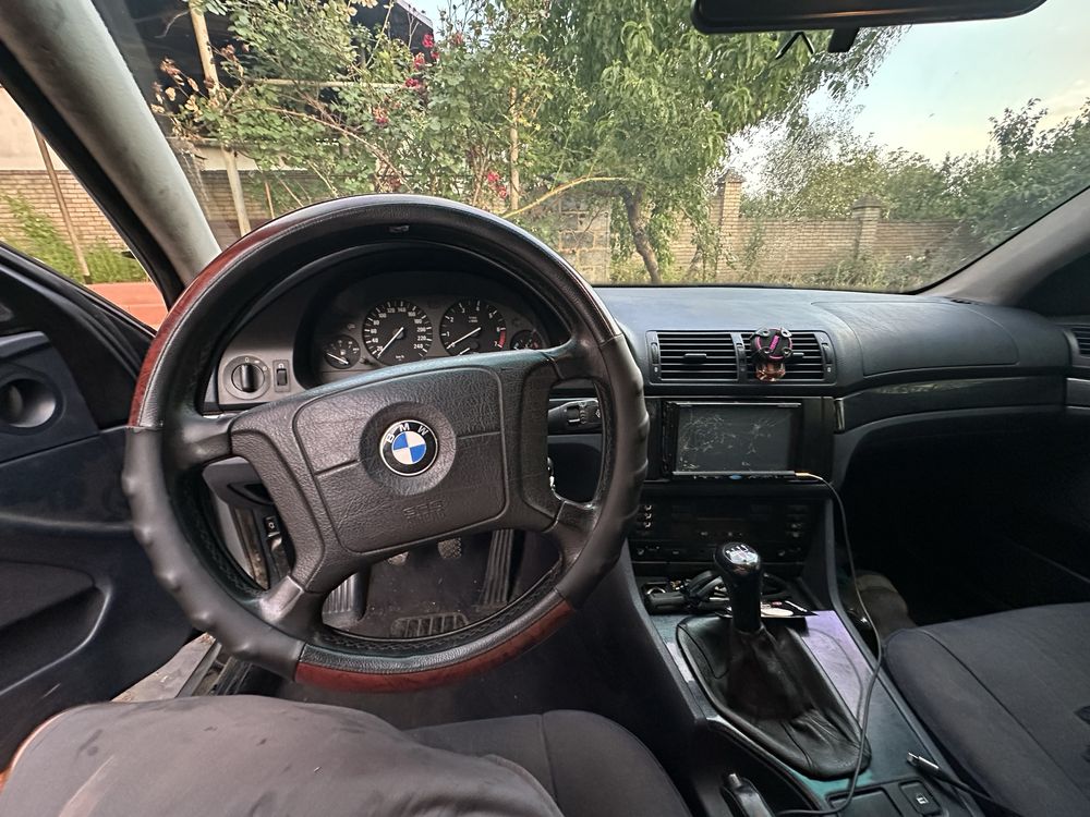 BMW E39 523I (2.5 Газ/Бензин)(Механика)