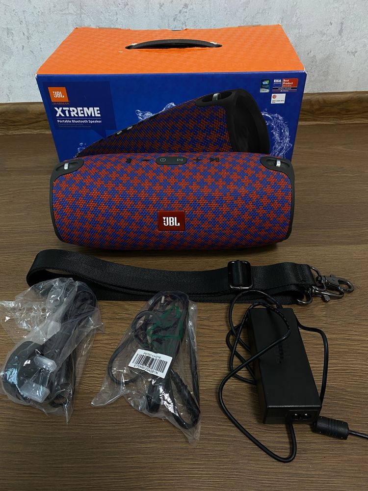 JBL Xtreme (malta) першого покоління